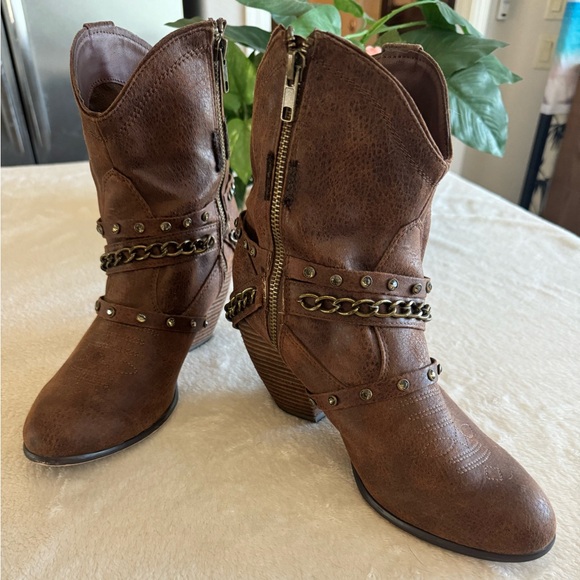 Not Rated Slouch Harness Women’s Vegan Western Style Boots with 3 1/2” Heels - Picture 13 of 14